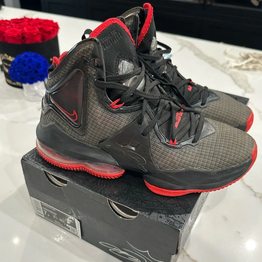 Nike LeBron 19 EP 'Bred' DC9340-001 - Picture 1 of 9